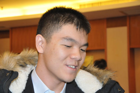 柯洁首局获胜(新浪体育资料图)