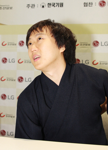 崔哲瀚九段接受采访