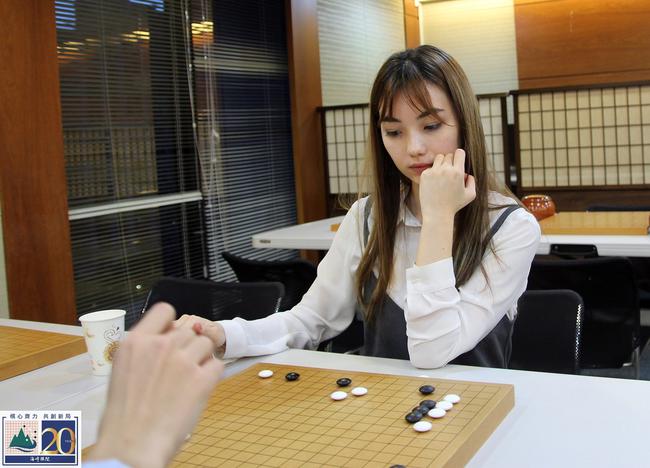 黑嘉嘉七段稳健取胜